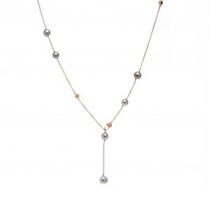 18k gold chain with 5 small roses, 11 Tahitian Pearl and 0,03ct diamond in the rose clasp 27.600 kr.